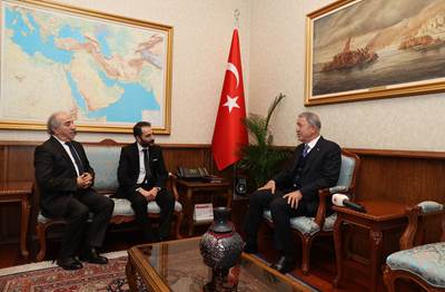 Millî Savunma Bakanı Hulusi Akar ve Beraberindeki TSK Komuta Kademesi, Sanatçı Burak Haktanır ile Bir Araya Geldi 